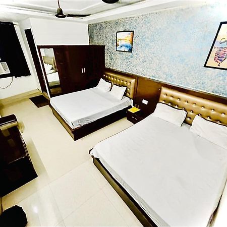 Blue Rose International, Family Hotel アーグラ エクステリア 写真