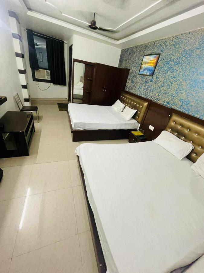 Blue Rose International, Family Hotel アーグラ エクステリア 写真
