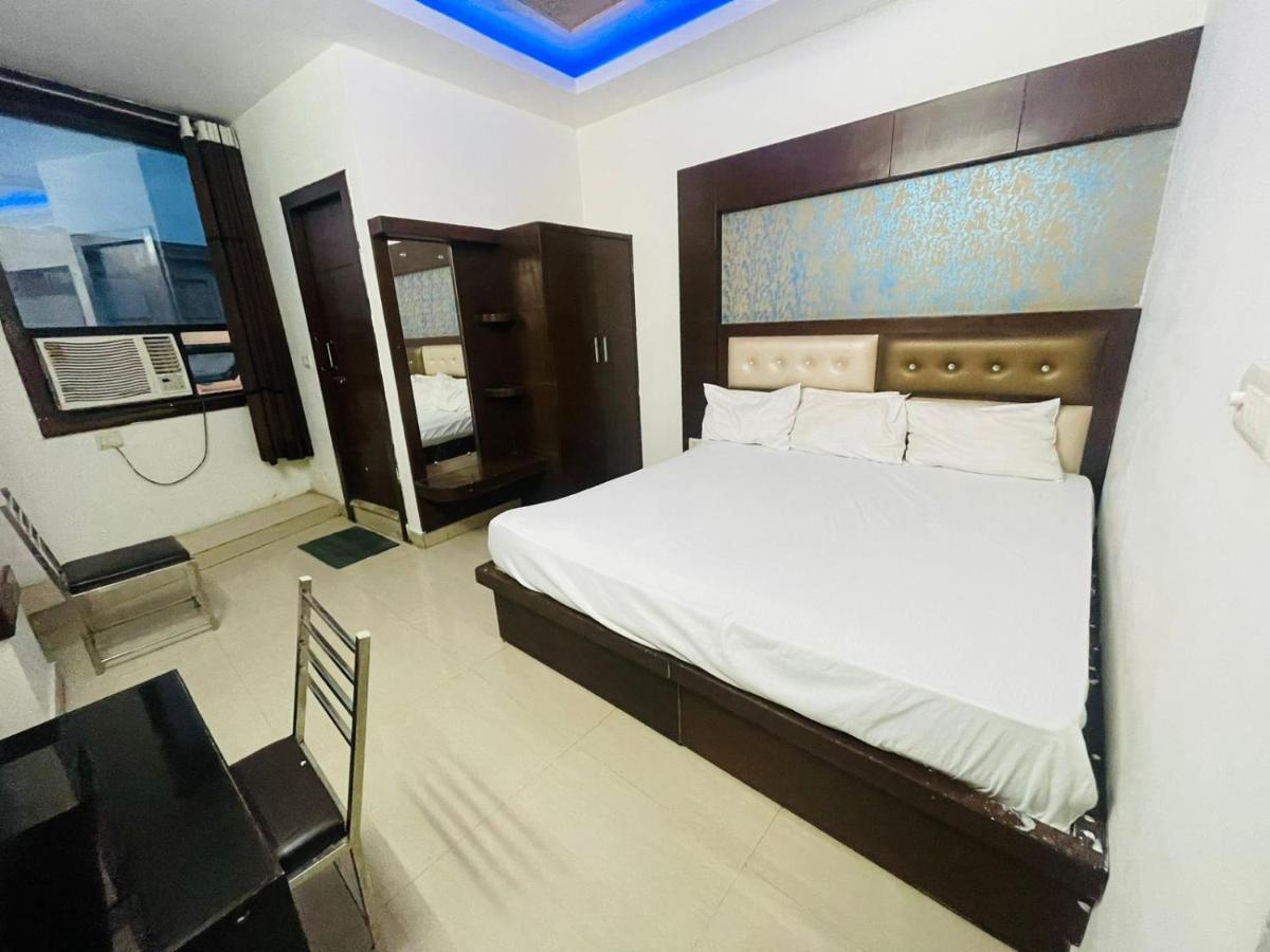 Blue Rose International, Family Hotel アーグラ エクステリア 写真
